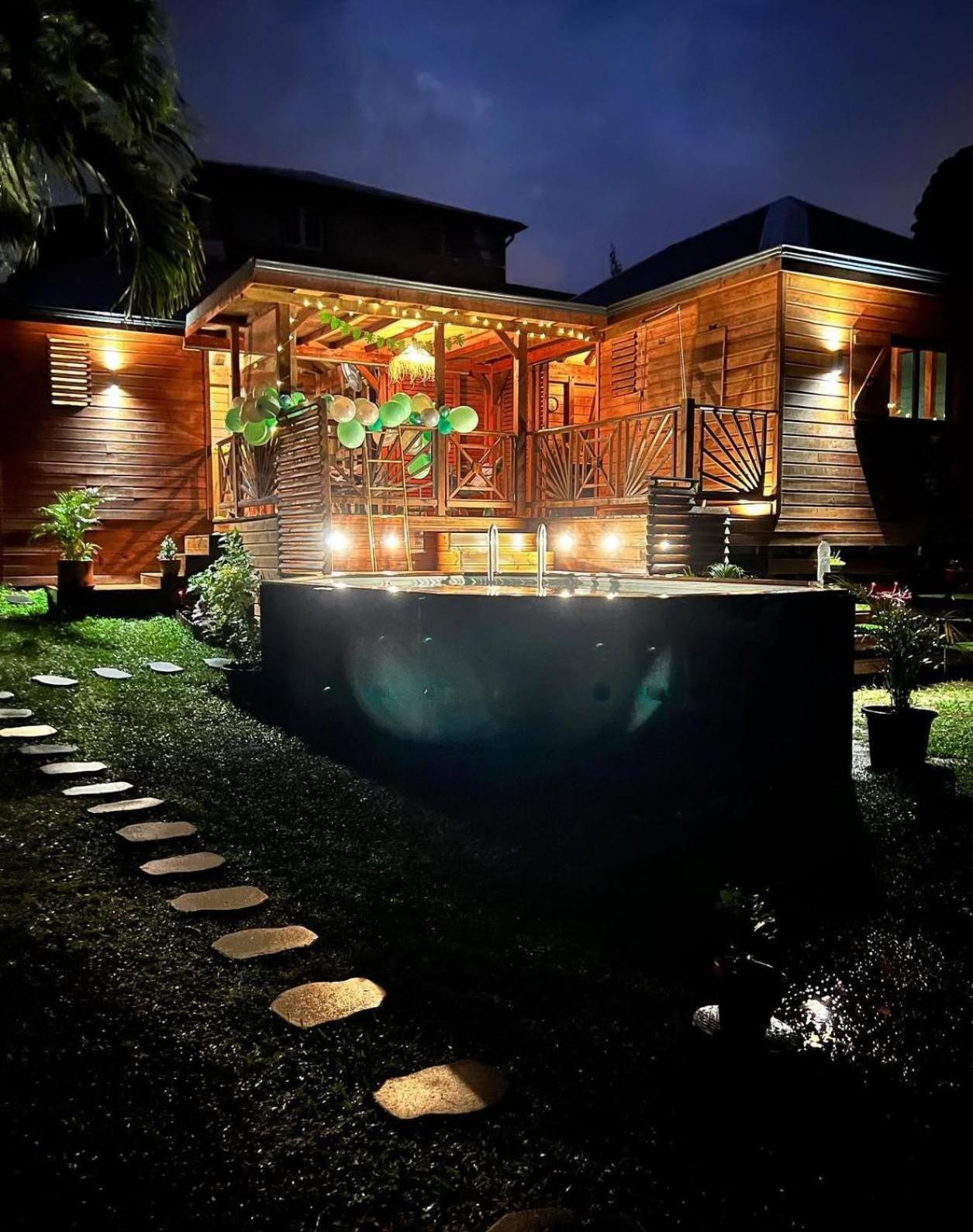 La Kaz A Pepes, Charmant Logement Avec Piscine Lamentin Exterior photo